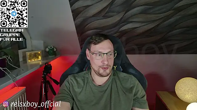 Snapshot of Relsxboy chatting on September 27, 2025, 10:49 pm Relsxboy online show from September 27, 2025, 10:49 pm