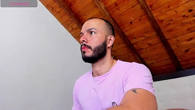 Snapshot of Tom_Bailey chatting on September 24, 2025, 12:11 pm Tom Bailey online show from September 24, 2025, 12:11 pm