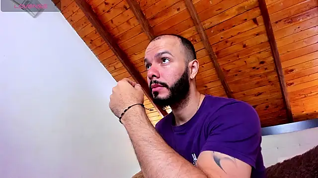 Snapshot of Tom_Bailey chatting on October 26, 2025, 1:22 pm Tom Bailey online show from October 26, 2025, 1:22 pm