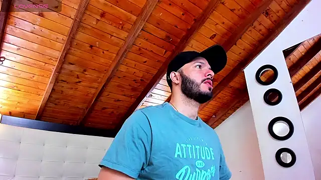 Snapshot of Tom_Bailey chatting on November 29, 2025, 12:38 pm Tom Bailey online show from November 29, 2025, 12:38 pm