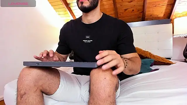 Snapshot of Tom_Bailey chatting on September 17, 2025, 12:40 pm Tom Bailey online show from September 17, 2025, 12:40 pm