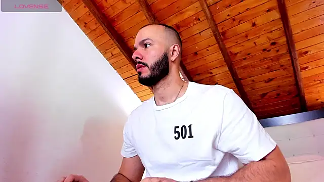 Snapshot of Tom_Bailey chatting on November 30, 2025, 12:50 pm Tom Bailey online show from November 30, 2025, 12:50 pm