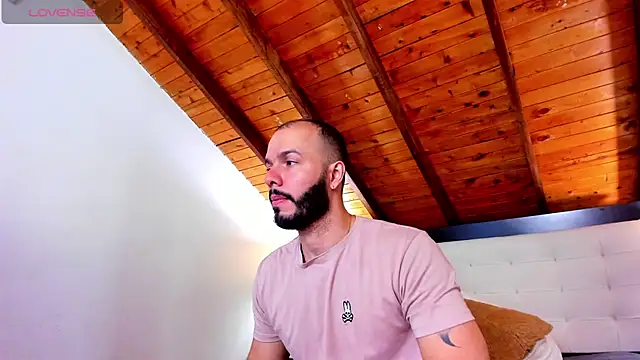 Snapshot of Tom_Bailey chatting on November 11, 2025, 12:55 pm Tom Bailey online show from November 11, 2025, 12:55 pm