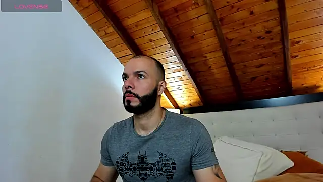 Snapshot of Tom_Bailey chatting on October 4, 2025, 12:50 pm Tom Bailey online show from October 4, 2025, 12:50 pm