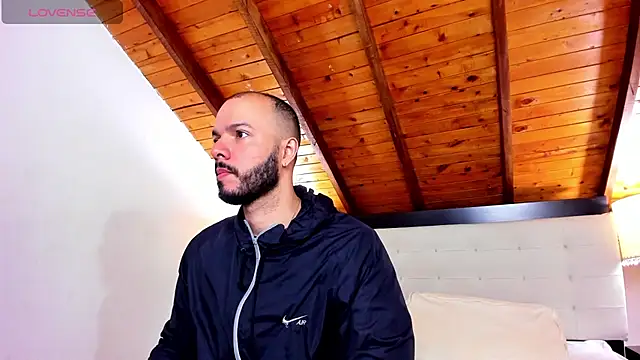 Snapshot of Tom_Bailey chatting on October 21, 2025, 12:26 pm Tom Bailey online show from October 21, 2025, 12:26 pm