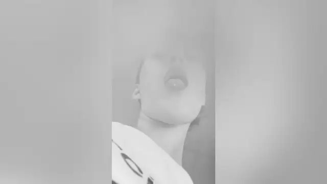 LolaLemona online show from September 15, 2025, 12:27 pm