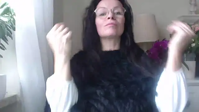 HelenLuxx online show from October 27, 2025, 7:20 am