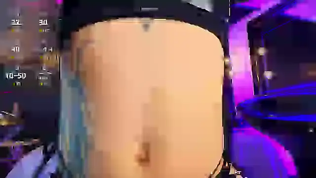  Holly Cat online show from February 11, 2025, 1:31 am