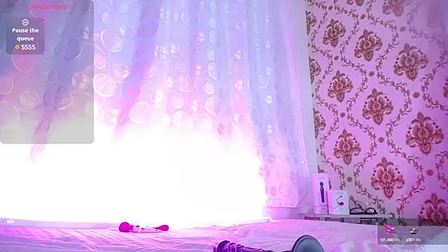 Snapshot of LEAH_ROSS_ chatting on February 19, 2025, 12:22 pm LEAH ROSS online show from February 19, 2025, 12:22 pm