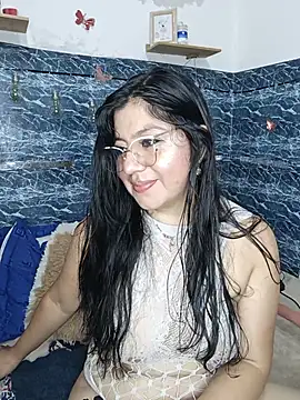keterinjones--11 online show from May 23, 2026, 5:17 am