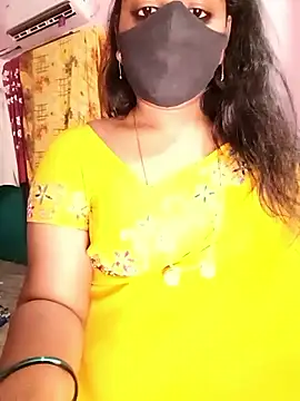 Snapshot of louise92 chatting on May 18, 2026, 7:29 pm louise92 online show from May 18, 2026, 7:29 pm