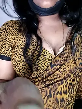 Snapshot of louise92 chatting on May 25, 2026, 8:07 pm louise92 online show from May 25, 2026, 8:07 pm