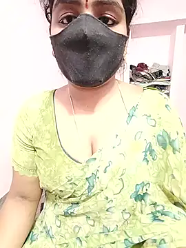 Snapshot of louise92 chatting on July 9, 2026, 3:11 pm louise92 online show from July 9, 2026, 3:11 pm
