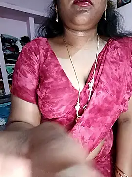 Snapshot of louise92 chatting on May 17, 2026, 7:52 am louise92 online show from May 17, 2026, 7:52 am
