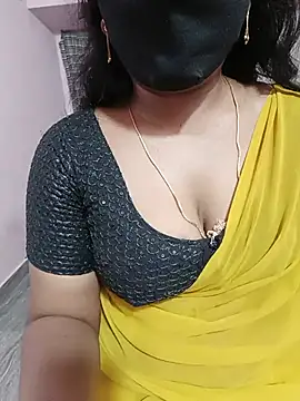 Snapshot of louise92 chatting on July 6, 2026, 3:03 pm louise92 online show from July 6, 2026, 3:03 pm