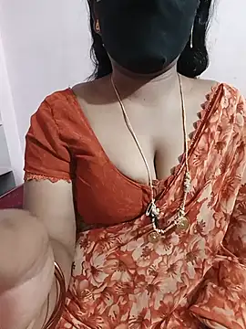 Snapshot of louise92 chatting on July 2, 2026, 5:35 am louise92 online show from July 2, 2026, 5:35 am