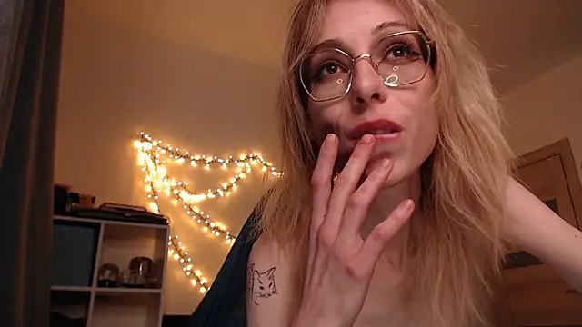 amber quell here online show from February 28, 2025, 5:15 pm