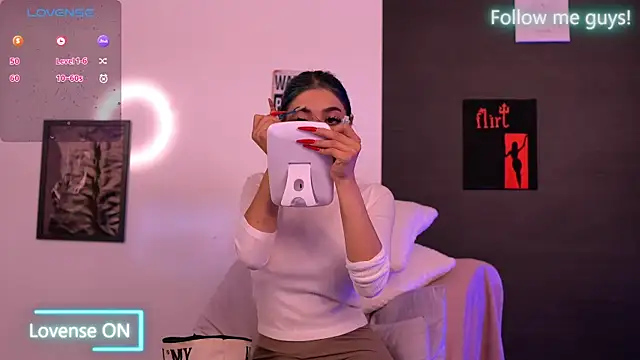 AriaVoss online show from September 19, 2025, 8:46 pm