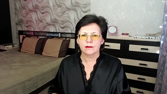 VitaCharm online show from March 17, 2025, 8:30 pm