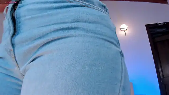 AllyJensen online show from October 31, 2025, 10:56 am