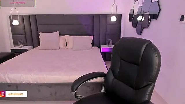 AllyJensen online show from October 15, 2025, 10:23 am