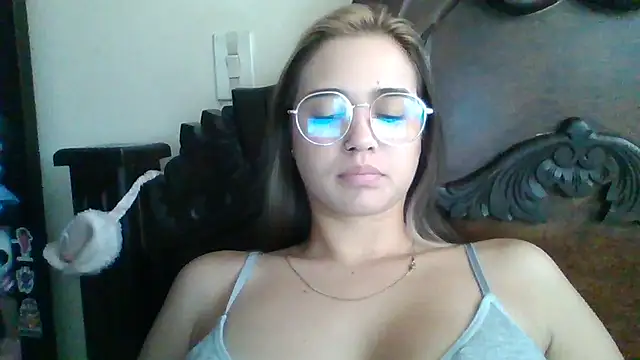 Snapshot of trianabell chatting on October 14, 2025, 4:51 pm trianabell online show from October 14, 2025, 4:51 pm