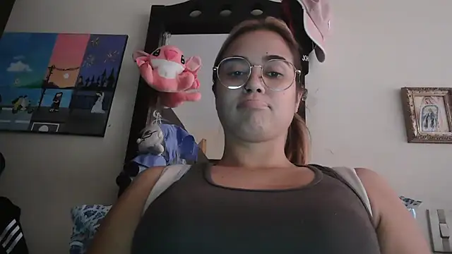 trianabell online show from February 15, 2026, 6:07 pm