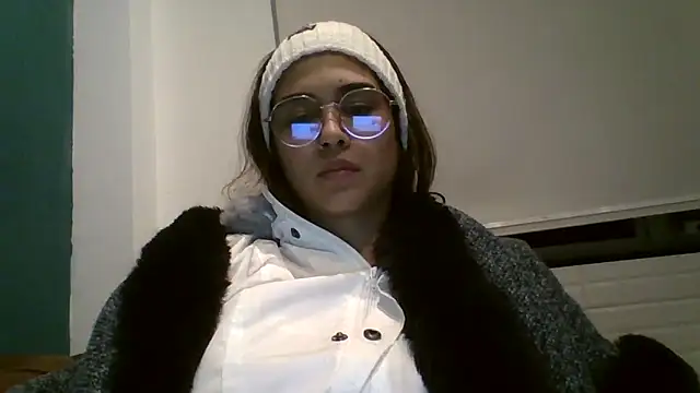 Snapshot of trianabell chatting on December 1, 2025, 1:28 am trianabell online show from December 1, 2025, 1:28 am