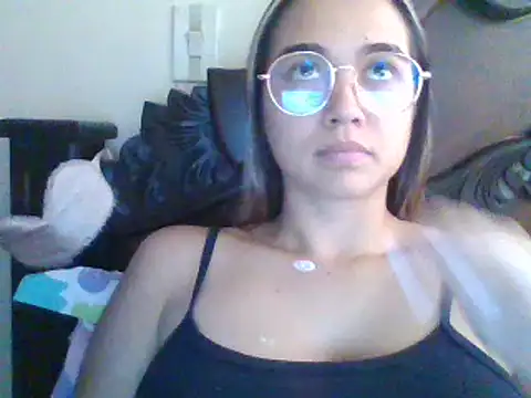 Snapshot of trianabell chatting on March 18, 2025, 5:01 pm trianabell online show from March 18, 2025, 5:01 pm