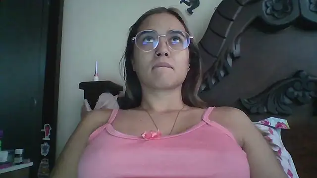 Snapshot of trianabell chatting on October 25, 2025, 3:23 pm trianabell online show from October 25, 2025, 3:23 pm