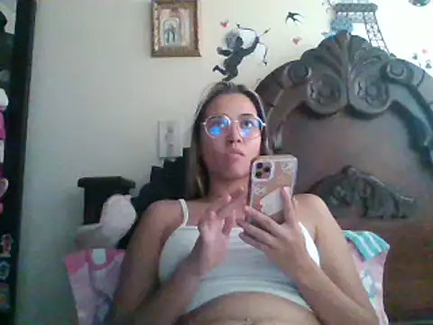 Snapshot of trianabell chatting on March 22, 2025, 7:20 pm trianabell online show from March 22, 2025, 7:20 pm