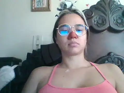 Snapshot of trianabell chatting on March 16, 2025, 4:56 pm trianabell online show from March 16, 2025, 4:56 pm