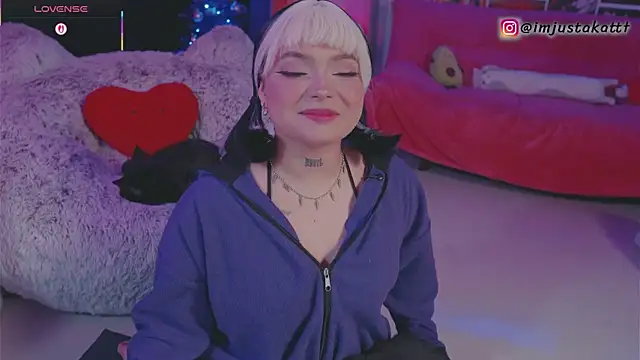 sensualkattt online show from December 14, 2025, 3:39 pm