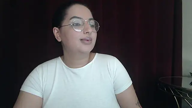 Snapshot of BustyAllyy chatting on February 1, 2026, 9:35 pm BustyAllyy online show from February 1, 2026, 9:35 pm