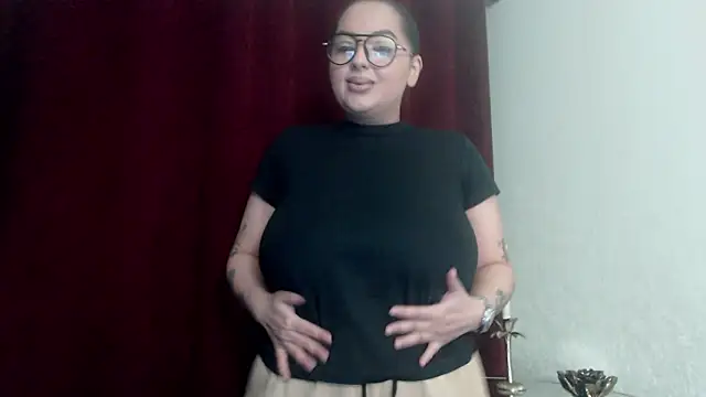 Snapshot of BustyAllyy chatting on February 17, 2026, 8:28 pm BustyAllyy online show from February 17, 2026, 8:28 pm