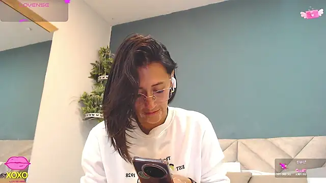 Snapshot of SharisWillian chatting on April 29, 2026, 3:54 am SharisWillian online show from April 29, 2026, 3:54 am