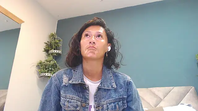 Snapshot of SharisWillian chatting on April 30, 2026, 3:46 am SharisWillian online show from April 30, 2026, 3:46 am