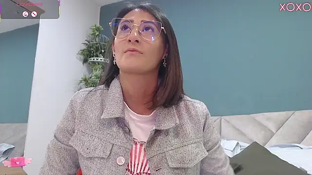 SharisWillian online show from September 13, 2025, 4:23 am