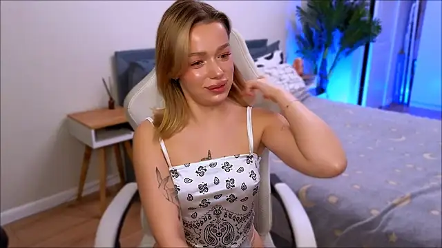 Snapshot of Lily_Yin chatting on December 19, 2025, 5:43 am Lily Yin online show from December 19, 2025, 5:43 am