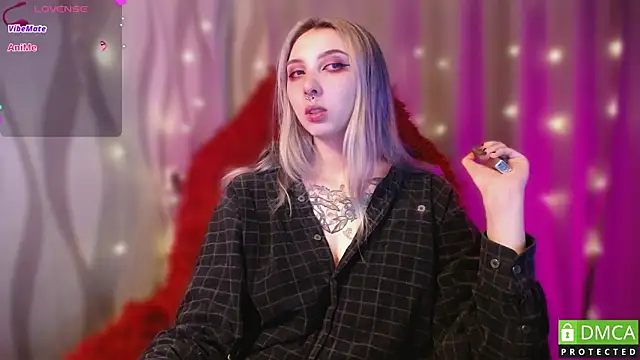 Snapshot of JustMeowGirl chatting on February 24, 2025, 2:30 am JustMeowGirl online show from February 24, 2025, 2:30 am