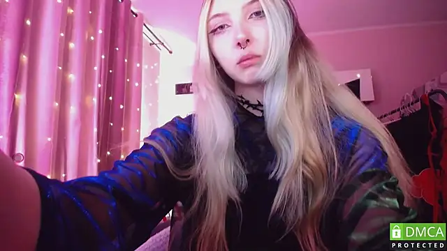 Snapshot of JustMeowGirl chatting on May 18, 2026, 6:18 am JustMeowGirl online show from May 18, 2026, 6:18 am