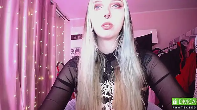 Snapshot of JustMeowGirl chatting on May 17, 2026, 6:02 am JustMeowGirl online show from May 17, 2026, 6:02 am