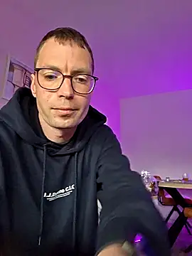Schnubby1 online show from May 12, 2026, 2:23 pm