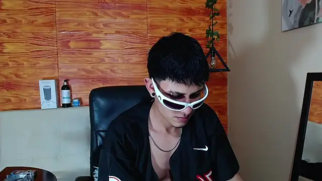 Bastiaan 28 online show from February 12, 2025, 9:20 am