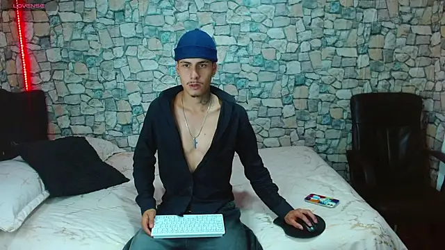 Bastiaan 28 online show from February 9, 2026, 9:57 pm