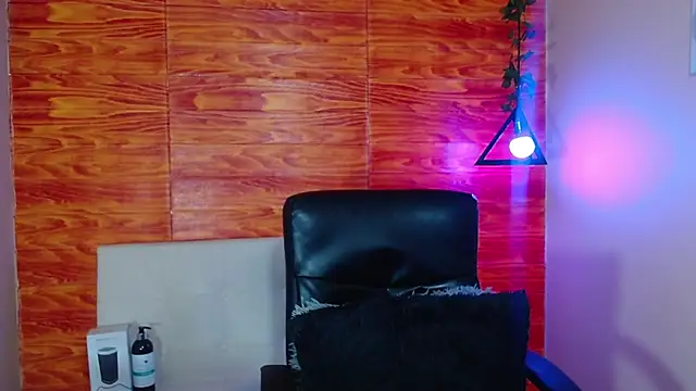 Bastiaan 28 online show from March 21, 2025, 3:44 am