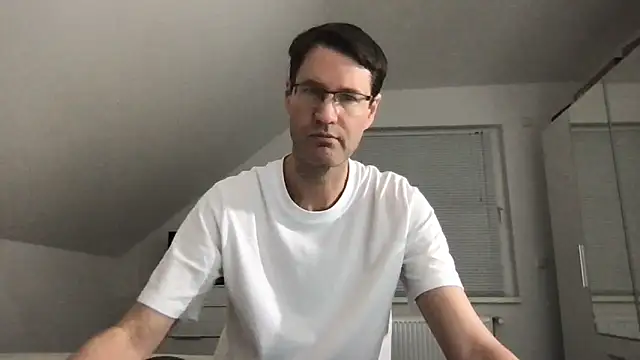 zxzx cam1 online show from February 1, 2025, 4:43 pm