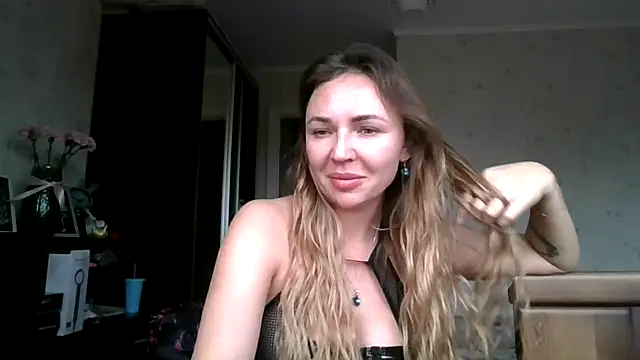 AngelinaLove28 online show from November 3, 2025, 7:35 am