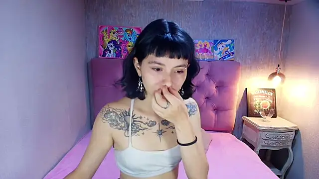 charlottemoonxz online show from July 16, 2026, 5:32 pm