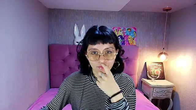 charlottemoonxz online show from July 18, 2026, 5:43 pm
